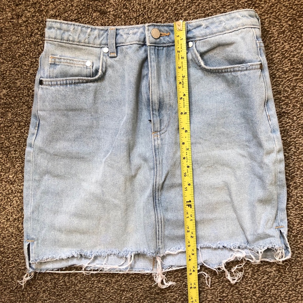High waisted H&M Denim skirt with raw hem - Picture 8 of 9